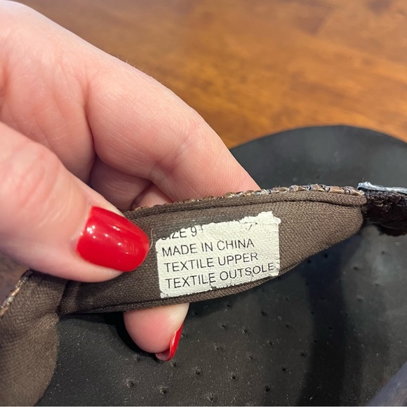 Volatile Brown Raffia wedge sandals size 9.5 - Picture 11 of 11